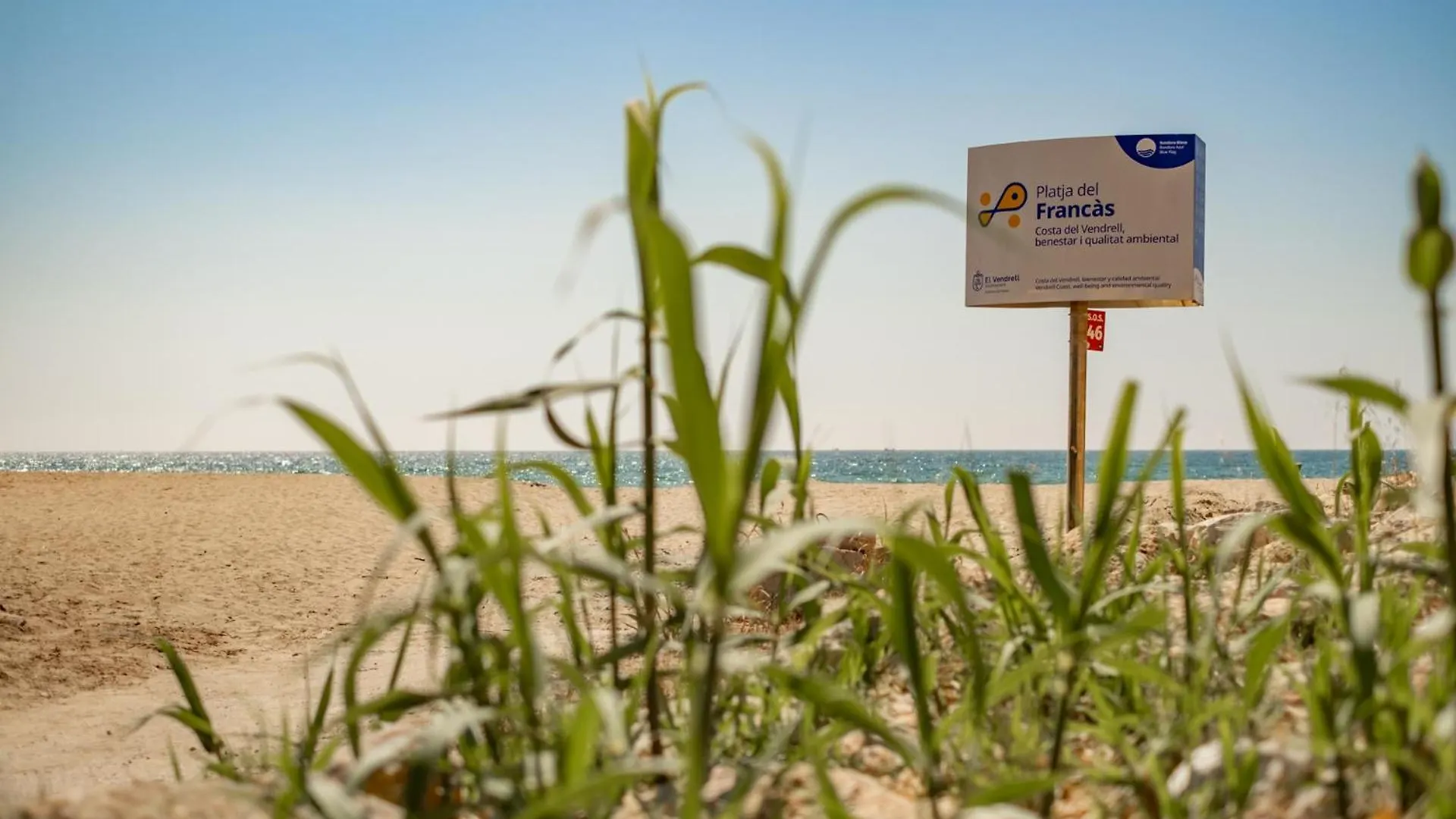 Апартаменты Encantador Apto En La Playa Комарруга